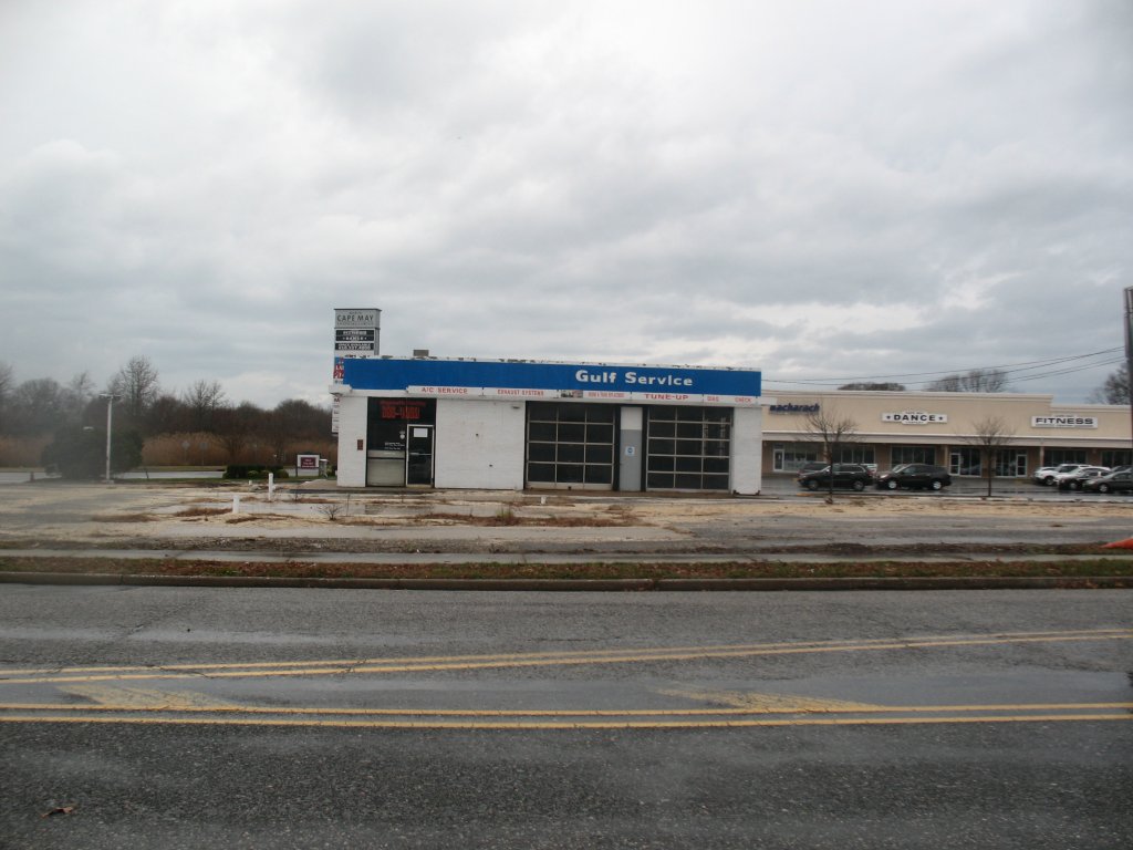 ‘Demolish Old Gas Station’