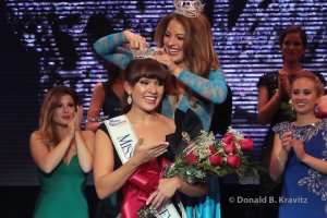 Miss Seashore Line Brenna Weick is crowned Miss New Jersey.