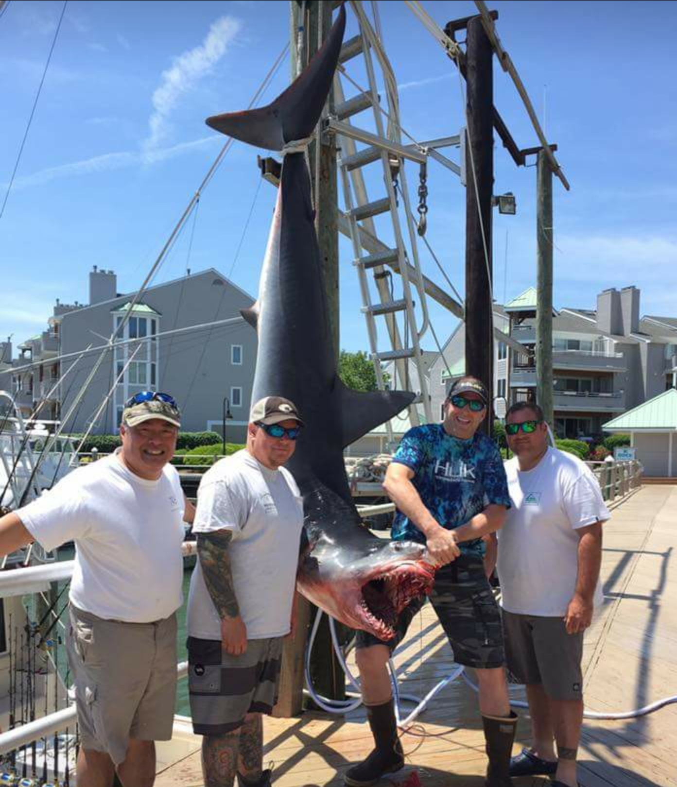 Crew of the Mushin and their 573-pound mako. 