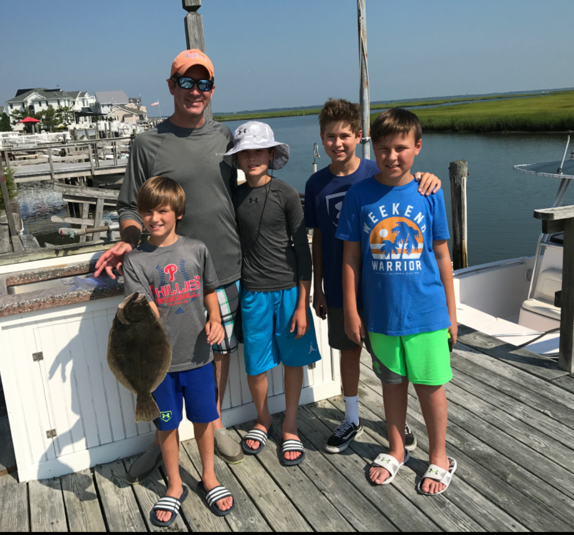 A group of happy anglers from the Shiner and Armstrong family outing. 