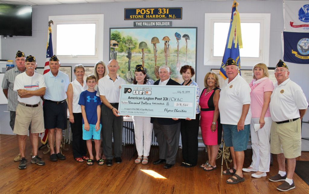 Local Citizens/Veterans Advisory Committee Receives Donation from Philadelphia Flyers