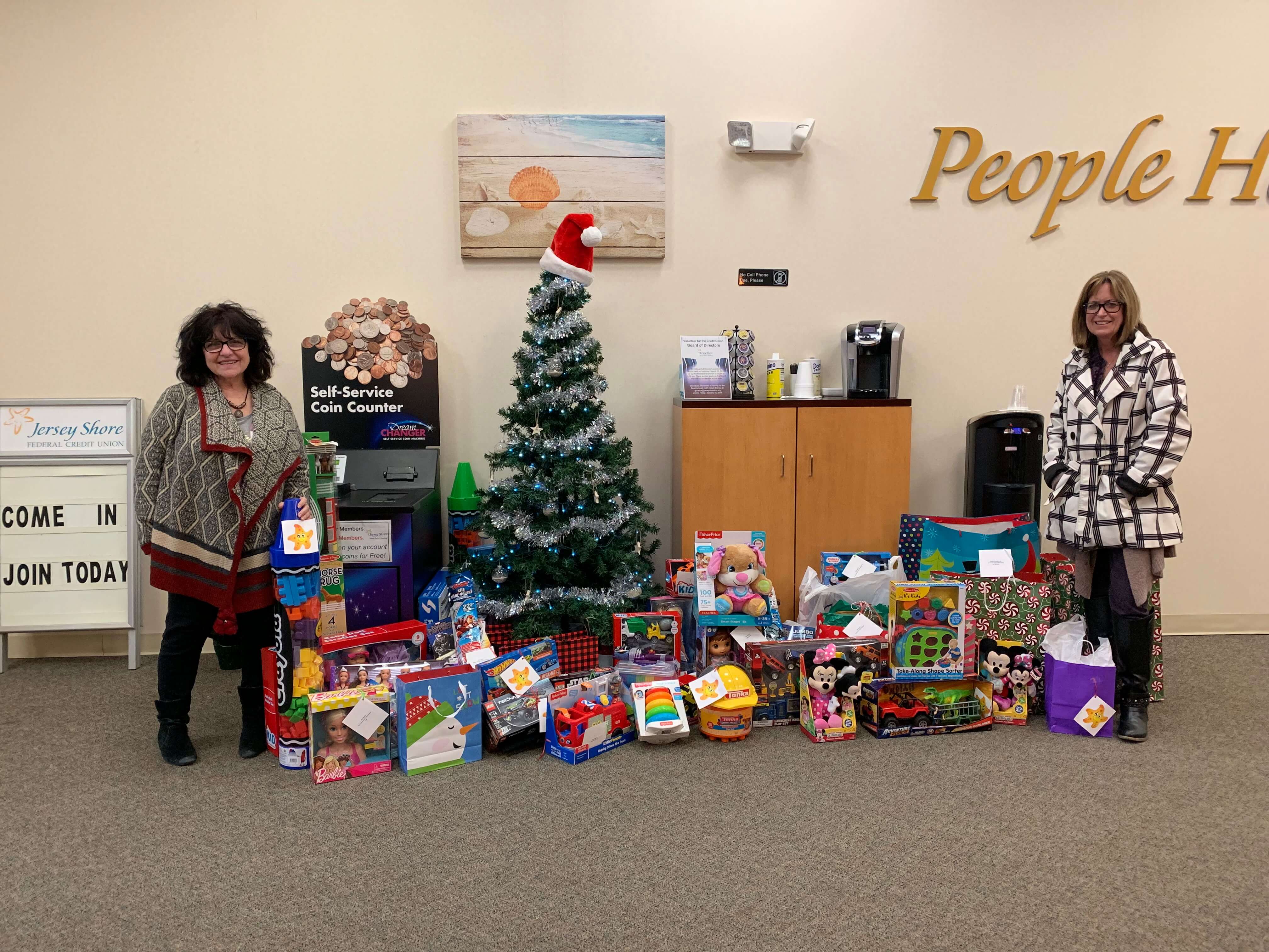 From left: Family Promise Family Advocate Kathleen O’Neill and Family Promise Director Laurie Johnson. 