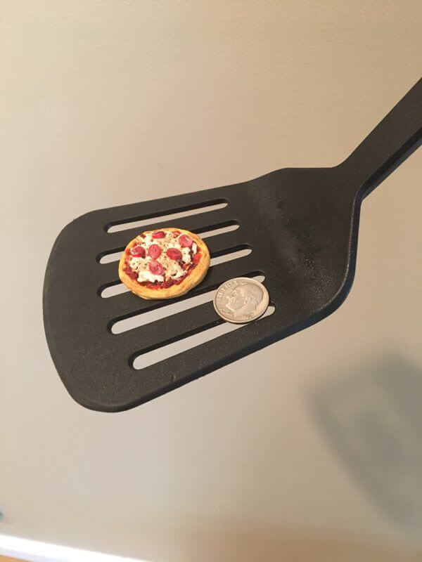 Wouldn't it be great if you were able to get your pizza fix without the calories? This pizza is made from polymer clay