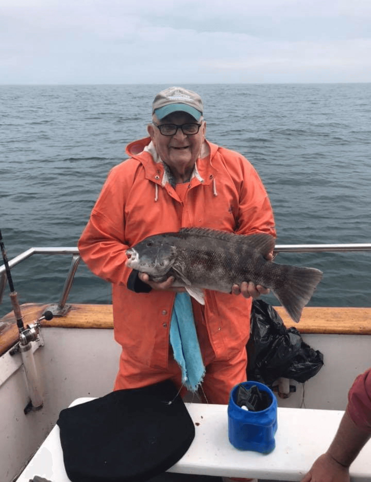 Bob Brett with his 9.5-pound blackfish