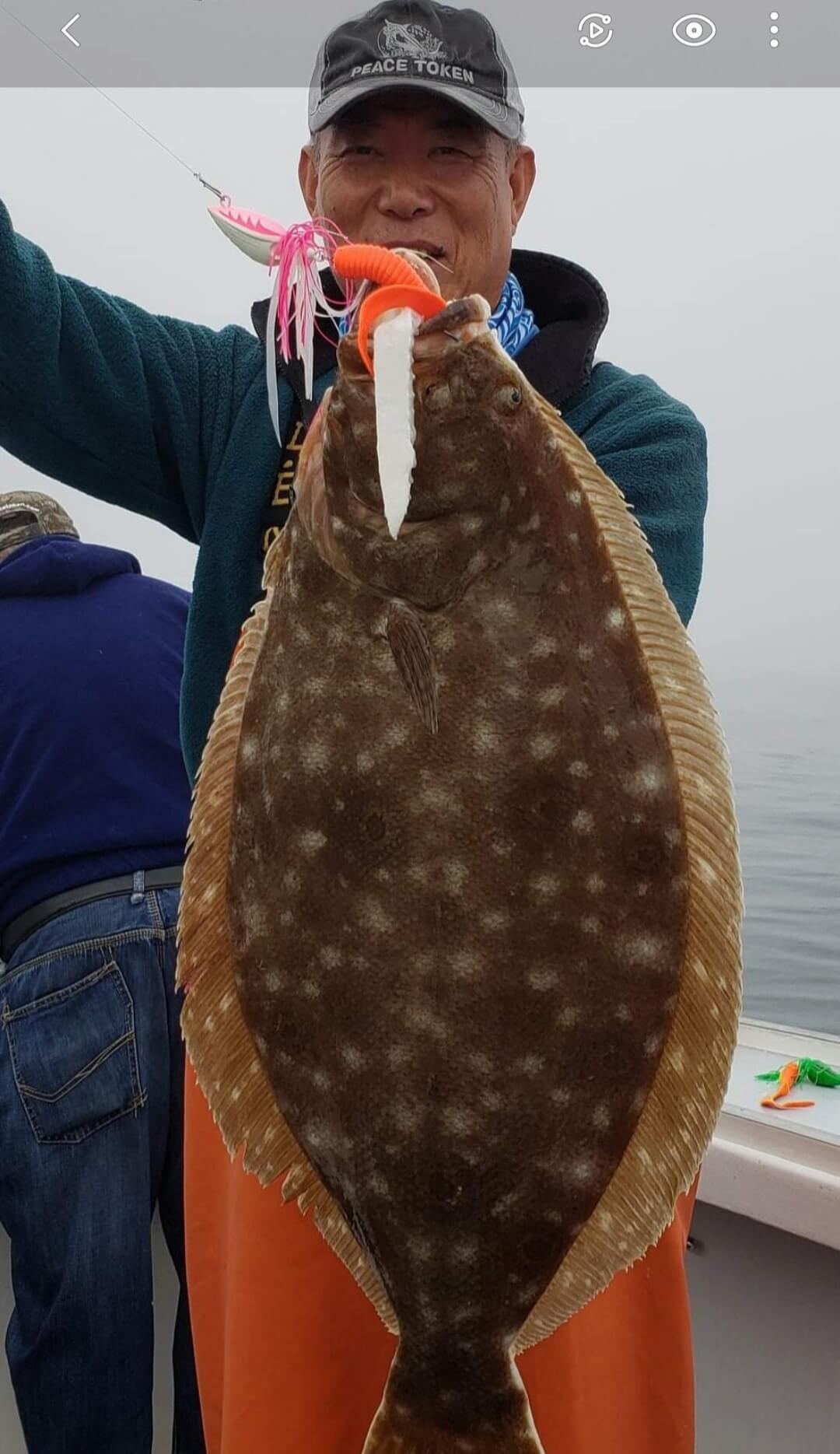 Mike Jung and his 9.5-pound flounder.