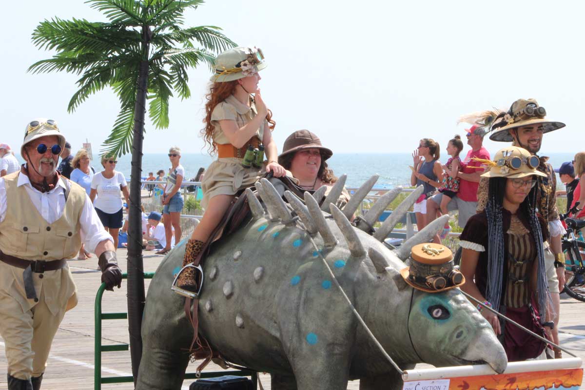 '21 Baby Parade - SpikesDinosaurTour.jpg