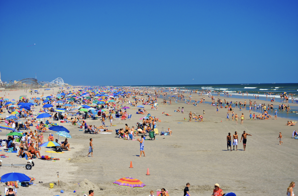 beach crowds summer.png