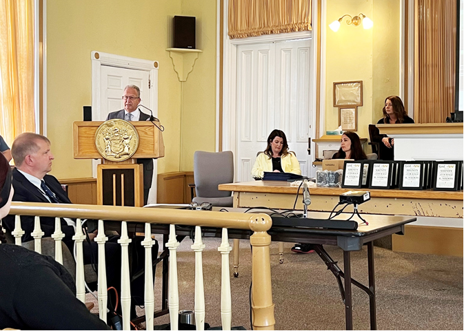 Judge Jeffrey Waldman speaks at the recovery court graduation. 