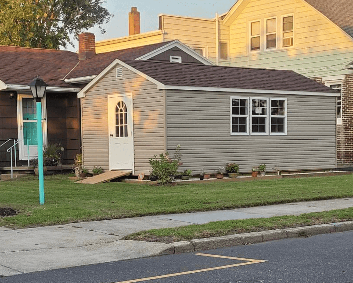 The structure in the front yard at 213 East Columbine Road in Wildwood Crest.