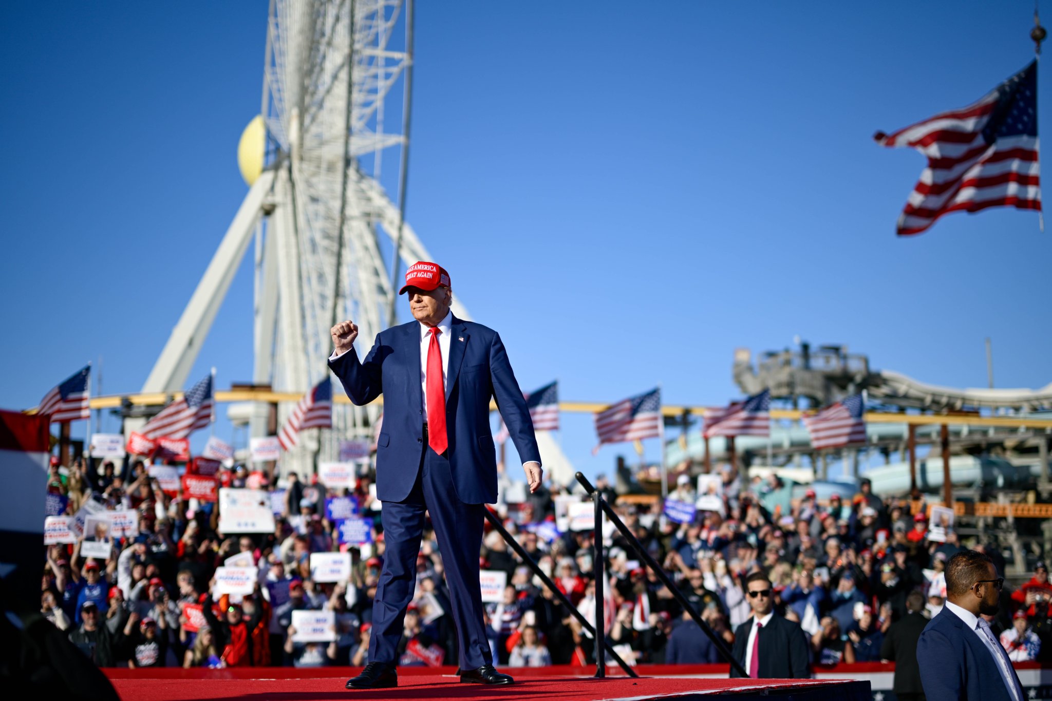 Trump Attracts Crowd for Wildwood Rally